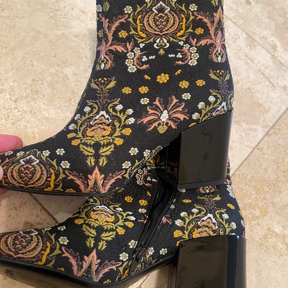 NWOT STUNNING floral brocade boots by Dries Van Noten! - Picture 4 of 10